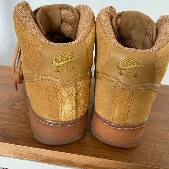 Nike kids suede Air Force 1 sneakers in Wheat size 5Y - Picture 8 of 9